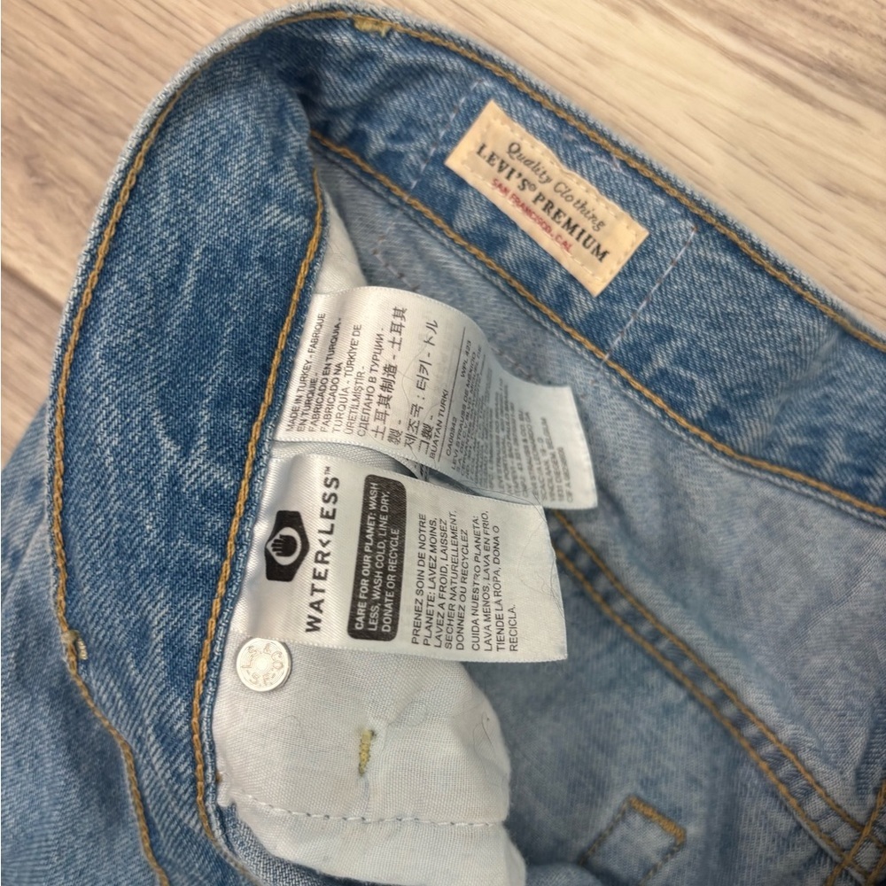 Levi’s Ribcage Denim Shorts - Picture 4 of 6